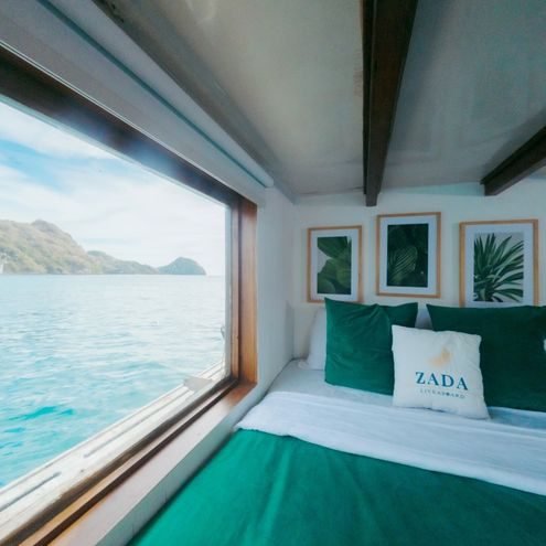 pemandangan kamar kapal pinisi hatira hela labuan bajo