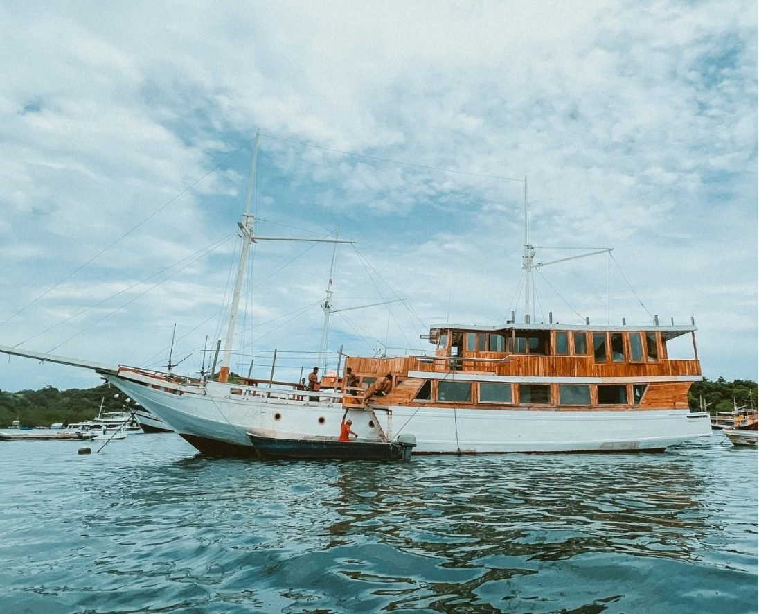 kapal pinisi maheswari labuan bajo